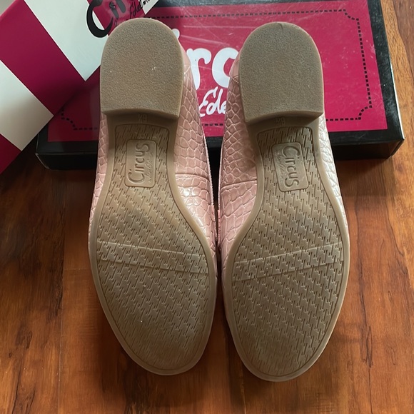 Size 6.5 Sam Edelman Hannon Soft Pink Loafer - Picture 2 of 4